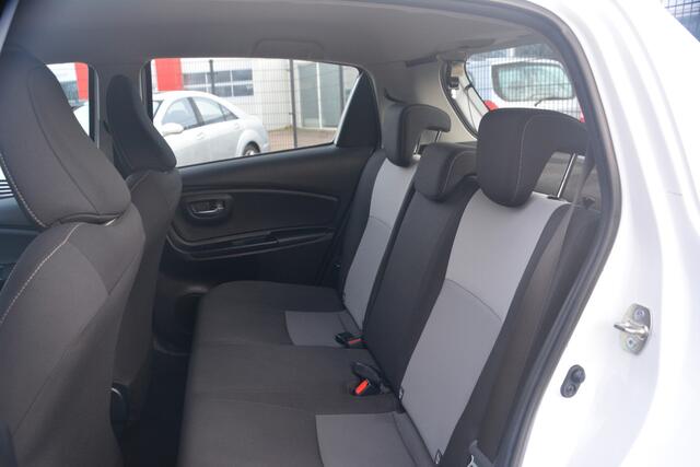 Toyota YARIS 1.5 Hybrid Aspiration | Navigatie | Camera | Automaat | Cruise | Clima | NL auto!! | Onderhoudshistorie aanwezig laatste beurt bij 105000 km