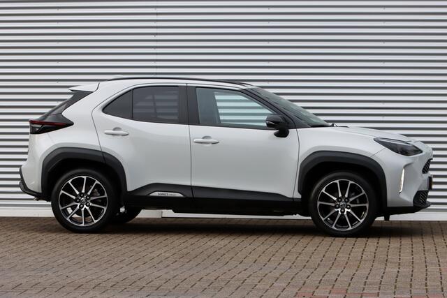 Toyota YARIS Cross 1.5 Hybrid GR Sport Ceramic Gray Metallic