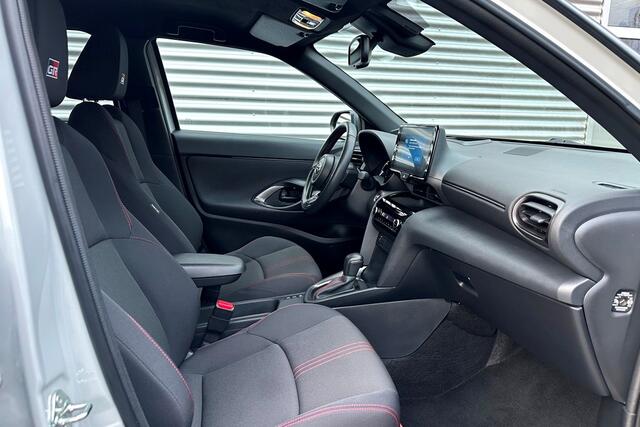 Toyota YARIS Cross 1.5 Hybrid GR Sport Ceramic Gray Metallic