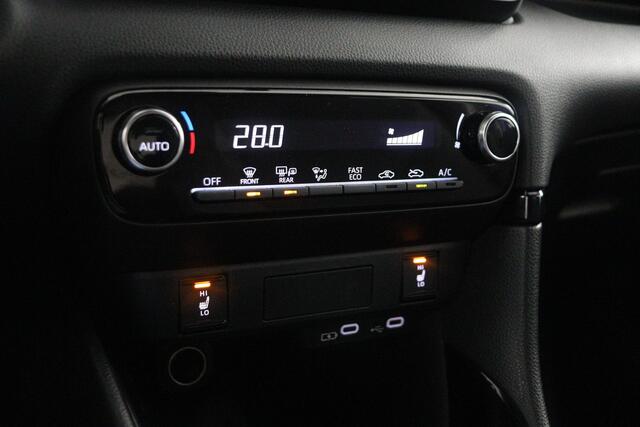 Toyota YARIS 1.5 Hybrid 115 Dynamic | Stoel / Stuurverwarming | Dodehoekdetectie | Apple Carplay/Android Auto |