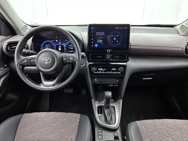 Toyota YARIS Cross 1.5 Hybrid 130 Executive | Zeer luxe uitvoering | Blindspot | Stoelverwarming | Facelift Model | Stuur + Voorruit verwarming |
