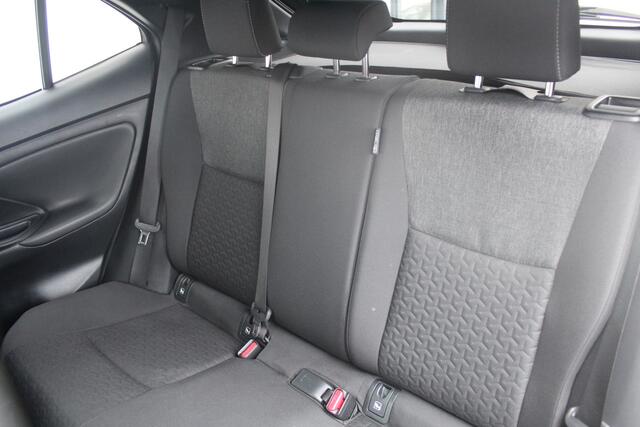 Toyota YARIS Cross 1.5 Hybrid Dynamic Team D Keyless start-stop l Stuur- en stoelverwarming l Parkeercamera l Apple carplay/ Android auto l Dode hoek detectie