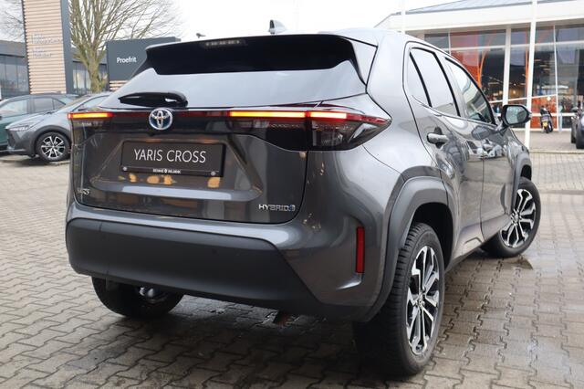 Toyota YARIS Cross 1.5 Hybrid Dynamic | All Seasons | Blindspot | Stuur en Stoelver