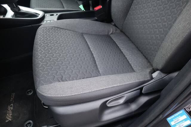 Toyota YARIS Cross 1.5 Hybrid Dynamic | All Seasons | Blindspot | Stuur en Stoelver