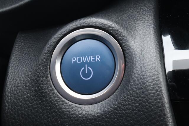 Toyota YARIS Cross 1.5 Hybrid Dynamic | All Seasons | Blindspot | Stuur en Stoelver