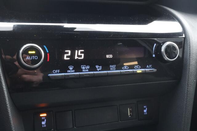 Toyota YARIS Cross 1.5 Hybrid Dynamic | All Seasons | Blindspot | Stuur en Stoelver