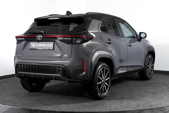 Toyota YARIS Cross 1.5 Hybrid 130 GR Sport | Adapt.Cruise | Head-up | 360 Camera | Stoel+Stuurverw. | Dig.Cockpit | NAV + App. Connect (Draadloos) | ECC | LM 18" | 9816