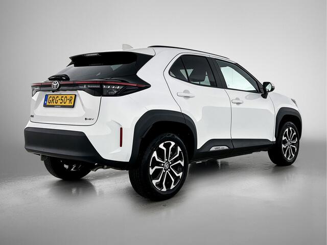 Toyota YARIS Cross 1.5 Hybrid 115 First Edition | 17" Lichtmetalen velgen | Parkeercamera | Navigatie | Cruise Control Adaptief |