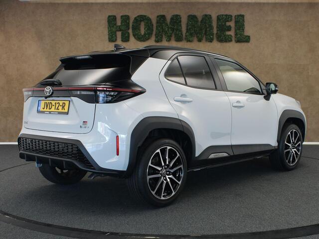 Toyota YARIS Cross 1.5 Hybrid 130 GR SPORT - ELEKTRISCHE ACHTERKLEP - CAMERA - PARKEERSENSOREN VOOR/ ACHTER - PARKEERASSISTENT - HEAD UP DISPLAY - DODEHOEK DETECTIE - VOORSTOELEN VERWARMD - STUUR VERWARMD - VOORRUIT VERWARMD - KEYLESS ENTRY/ START - SPORTSTOELEN