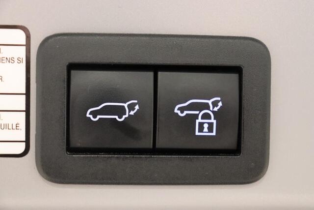 Toyota YARIS Cross 1.5 Hybrid Executive, Stoel & Stuur Verwarming, Keyless, 360 Camera, BSM, Panodak!