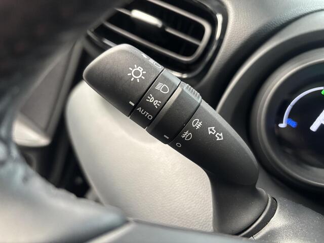 Toyota YARIS 1.5 Hybrid 115 Dynamic APPLE CARPLY / ANDROID AUTO, SLECHTS 8.759KM, STOELVERWARMING!!!