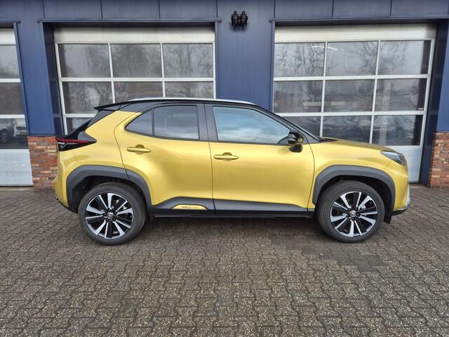 Toyota YARIS 1.5 HYBRID LAUNCHE EDITION, CAMERA, CARPLAY, STUUR/STOEL VERWARMING, HEAD UP, ALL IN PRIJS!