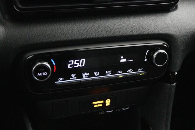 Toyota YARIS 1.5 Hybrid 115 First Edition | Climate control | Parkeercamera | Privacy glass |
