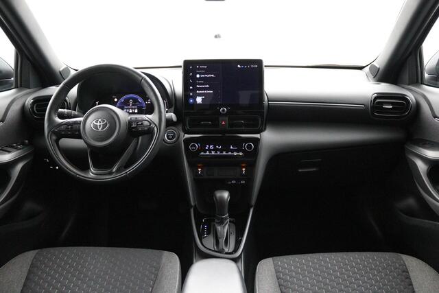 Toyota YARIS Cross 1.5 Hybrid 115 First Edition | Comfort pack | Parkeersensoren | Stuur en stoel verwarming |