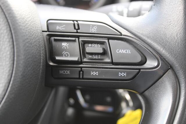 Toyota YARIS Cross 1.5 Hybrid Automaat Apple carplay/ android auto l All weather banden | Armsteun | Elektrisch inklapbare buitenspiegels | Climate control | Achteruitrijcamera | Verwarmbare spiegel VDL auto