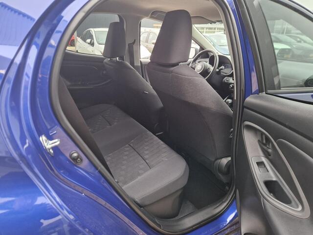 Toyota YARIS 1.5 Hybrid 115 Dynamic Parkeersensoren Stoel en stuurverwarming dodehoekdetectie