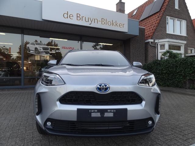 Toyota YARIS Cross 1.5 Hybrid 130pk Dynamic + Comfort Pack dodehoekdetectie / stoelverwarming / stuurwielverwarming / parkeersensoren voor + achter / Navigatie / Apple Carplay / Android Auto / parkeercamera / 10 jaar Toyota garantie / rijklaarprijs incl. Toyota Pechhu