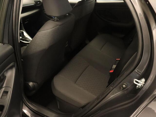 Toyota YARIS 1.5 Hybrid Business Plus - HEAD-UP DISPLAY - PARKEERSENSOREN VOOR EN ACHTER - DRAADLOZE TELEFOONLADER - APPLE CARPLAY/ANDROID AUTO - ADAPTIVE CRUISE CONTROL - NAVIGATIE