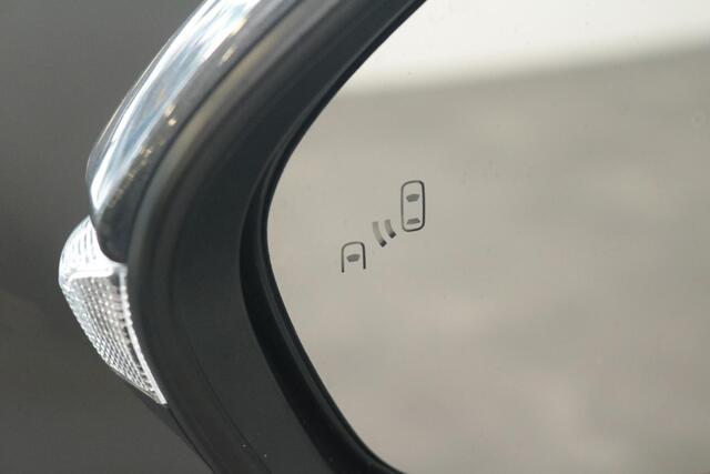 Toyota YARIS 1.5 Hybrid Executive 130 Limited, Head up Display, Panoramadak, Sensoren!