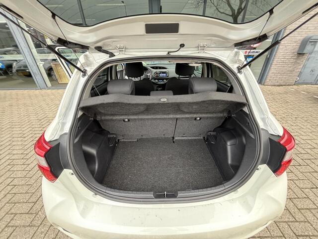 Toyota YARIS 1.5 VVT-i Dynamic | Automaat | Trekhaak | Achteruitrijcamera