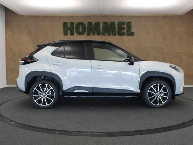 Toyota YARIS Cross 1.5 Hybrid 130 GR SPORT - DIRECT UIT VOORRAAD LEVERBAAR! - ELEKTRISCHE ACHTERKLEP - CAMERA - PARKEERSENSOREN VOOR/ ACHTER - HEAD UP DISPLAY - DODEHOEK DETECTIE - VOORSTOELEN VERWARMD - STUUR VERWARMD - VOORRUIT VERWARMD - KEYLESS ENTRY/ START - SPO