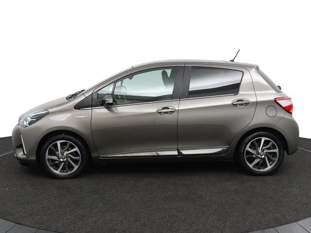 Toyota YARIS 1.5 Hybrid Executive | Panorama dak | Trekhaak | Leer alcantara | Privacy Glas | Cruise Control |