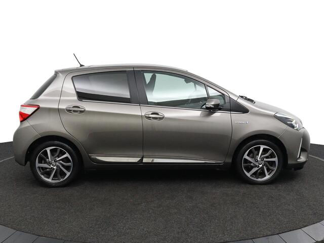 Toyota YARIS 1.5 Hybrid Executive | Panorama dak | Trekhaak | Leer alcantara | Privacy Glas | Cruise Control |