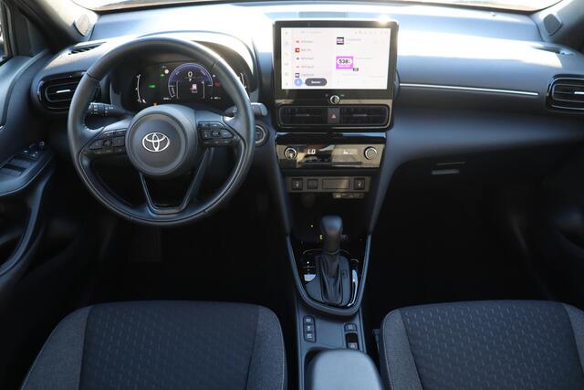 Toyota YARIS Cross 1.5 Hybrid 115 Dynamic, Comort Pack BSM, Parkeersensoren, Parkeercamera, Stoel en stuurverwarming.