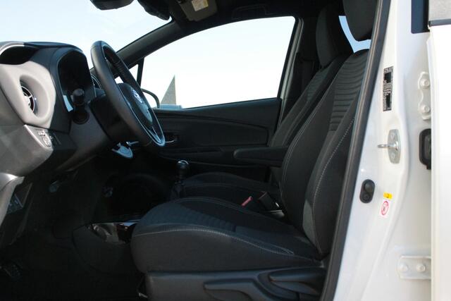 Toyota YARIS 1.5 VVT-i Style | CC | Camera | Verw. stoelen