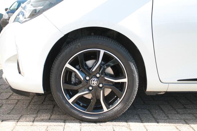Toyota YARIS 1.5 VVT-i Style | CC | Camera | Verw. stoelen