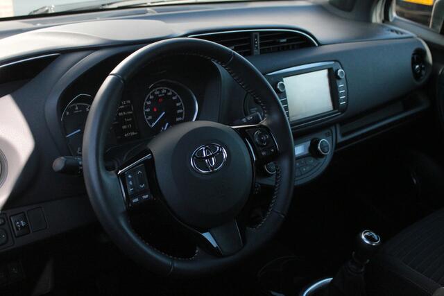 Toyota YARIS 1.5 VVT-i Style | CC | Camera | Verw. stoelen