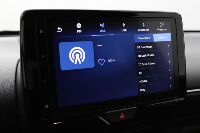 Toyota YARIS 1.5 Hybrid 115 Dynamic | Stuur en stoel verwarming | Parkeersensoren |