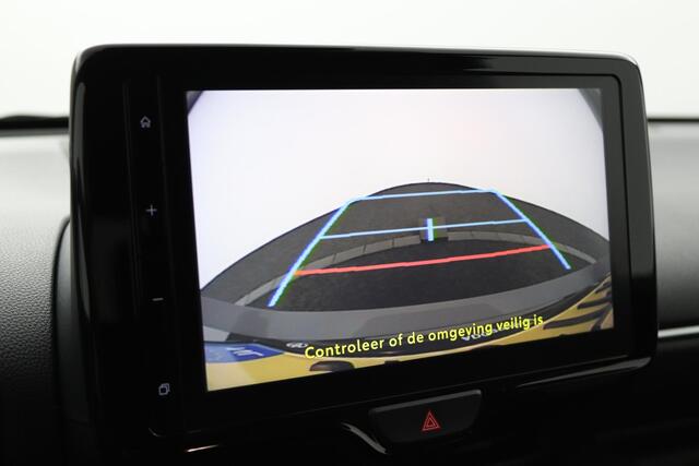 Toyota YARIS 1.5 Hybrid 115 Dynamic | Stuur en stoel verwarming | Parkeersensoren |