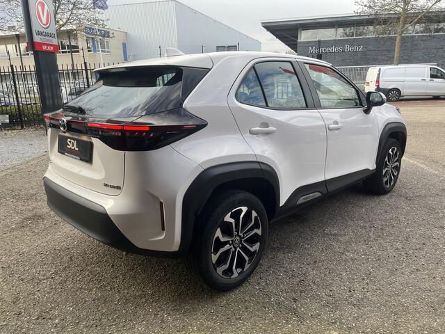 Toyota YARIS Cross 1.5 Hybrid Dynamic // ADAPT. CRUISE // FULL LED // KEYLESS // CAMERA // NAVI+CARPLAY // CLIMA //