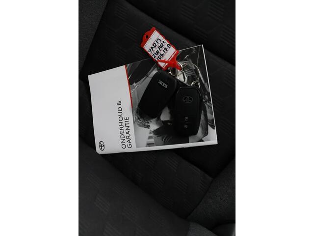 Toyota YARIS 1.5 Hybrid 115 Dynamic | Stoelverwarming | Parkeer sensoren | Stuurwiel verwarming |