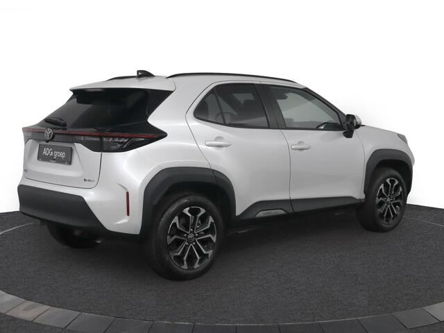 Toyota YARIS Cross 1.5 Hybrid 130 Dynamic | Stuur en stoel verwarming | Parkeer sensoren | Navigatie |