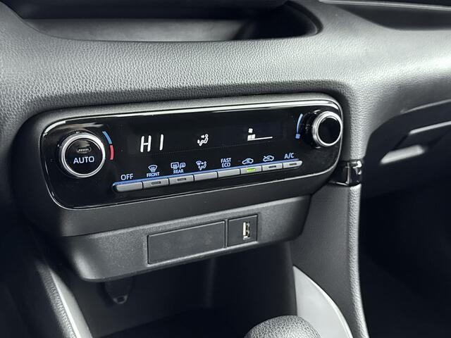 Toyota YARIS 1.5 Hybrid 115 First Edition | 16'' Lichtmetalen velgen | Apple Carplay / Android Auto | Parkeercamera | Keyless Entry/Start |