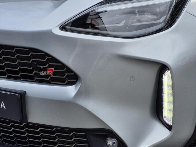 Toyota YARIS Cross 1.5 Hybrid 130 GR SPORT | Facelift | Elek. Kofferklep | Stoel- stuurverwarming | PDC V+A | BSM | Camera