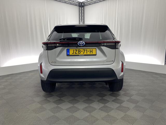 Toyota YARIS Cross 1.5 Hybrid Explore | Apple carplay | Navi | Camera | Stuur, stoel, voorruit verwarmd | Parkeersensoren