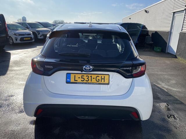 Toyota YARIS 1.5 Hybrid Active Nette Nederlandse auto, achteruitrij camera, navigatie Apple CarPlay/Android Auto, cruise control adaptief