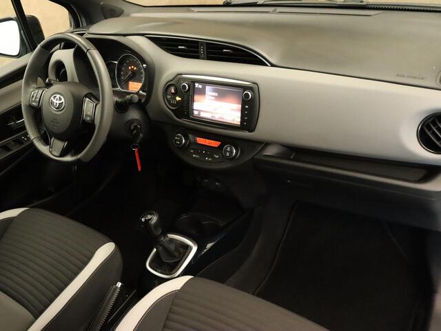 Toyota YARIS 1.0 VVT-i Trend - BI-TONE - ACHTERUITRIJCAMERA - AUTOMATISCH GEREGELDE AIRCO - AUTO HOMMEL ONDERHOUDEN - LICHTMETALEN VELGEN -