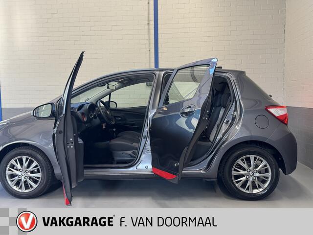 Toyota YARIS 1.0 VVT-i Design Red