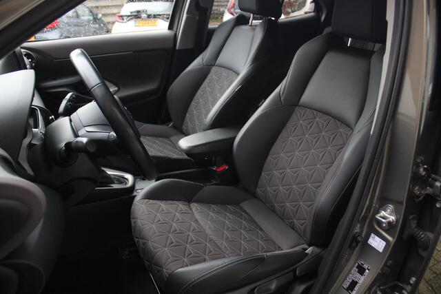 Toyota YARIS Cross 1.5 Hybrid Executive JBL Geluidsinstallatie, Trekhaak, Stoelverwarming, Carplay/Android Auto, Parkeersensoren Voor en Achter