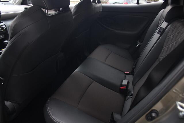 Toyota YARIS Cross 1.5 Hybrid Executive JBL Geluidsinstallatie, Trekhaak, Stoelverwarming, Carplay/Android Auto, Parkeersensoren Voor en Achter