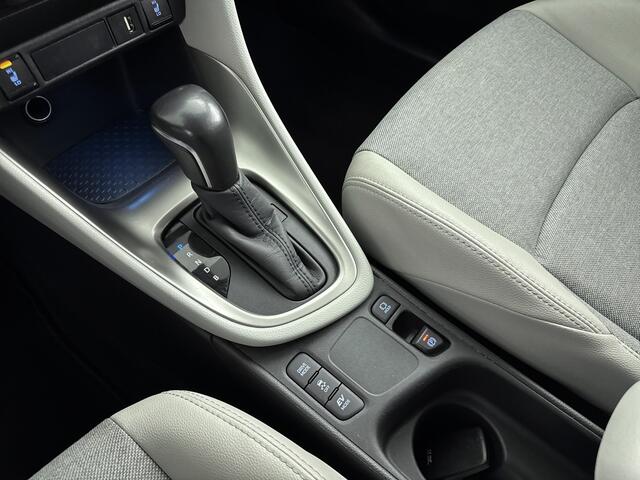 Toyota YARIS 1.5 Hybrid Executive Limited | Stoelverwarming | 17'' LM-Velgen | HUD | Navi | Dodehoekdetectie |