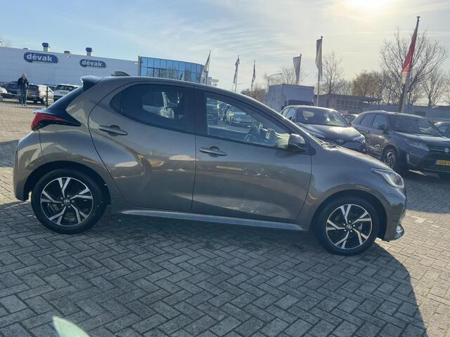 Toyota YARIS 1.5 VVT-i First Edition | Rijklaar | Cruise Control Adaptief | Airco | Navi via app | Camera