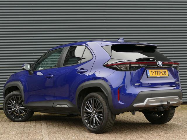 Toyota YARIS Cross 1.5 Hybrid Adventure | Adaptive Cruise Control | Panorama dak | Stoelverwarming | Verwarmd stuurwiel | Elektrische kofferklep | Keyless Entry & Start | Matrix LED | Trekhaak | JBL Audio | Head Up Display | VOL OPTIES!