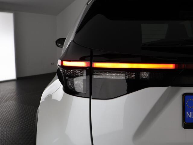 Toyota YARIS Cross 1.5 Hybrid 130 Dynamic Luxury Bi-Tone | Stuur- & Stoelverwarming | Apple Carplay & AndroidAUTO | Navigatie