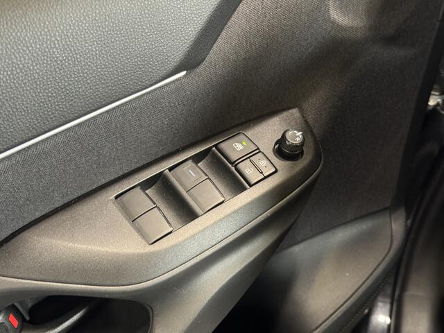 Toyota YARIS Cross 1.5 Hybrid 115 First Edition | Stoelverwarming | Parkeersensoren voor/achter | Keyless |