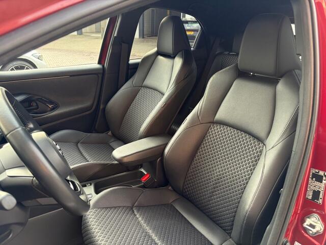 Toyota YARIS 1.5 HYBRID LAUNCH EDITION BI-TONE NAVI/HALF LEDER/STOELVERW./CAMERA